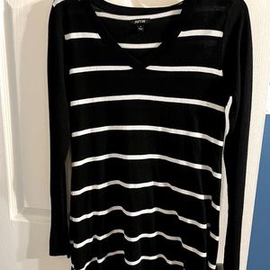 Ladies’ tunic sweater size M